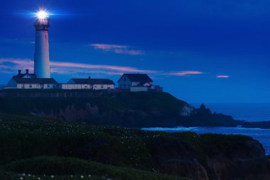 Deniz feneri sahne gece