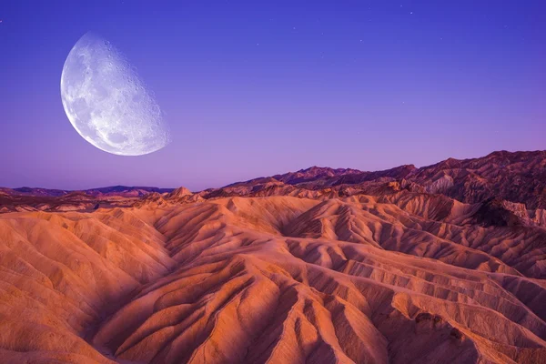 Κοιλάδα του θανάτου φεγγάρι νύχτα — Φωτογραφία Αρχείου