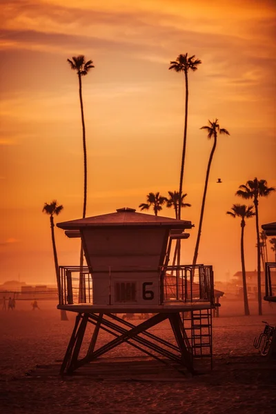 Badmeester toren bij zonsondergang — Stockfoto