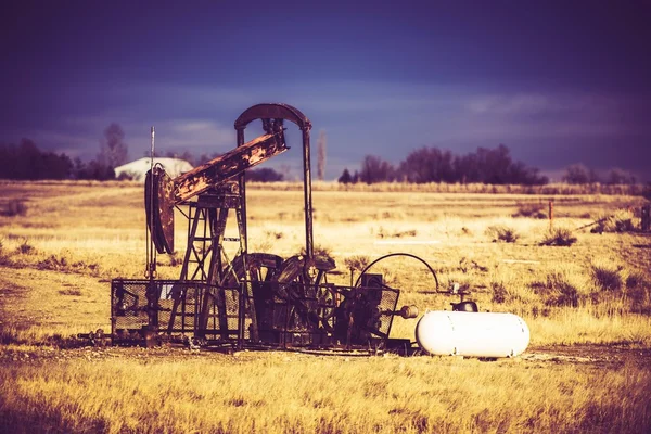 老式的油泵 — 图库照片