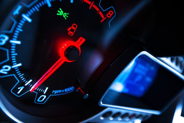 Цифровая панель управления автомобилем
