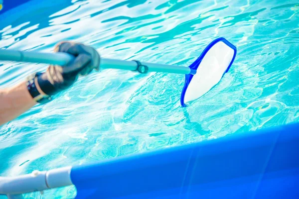 Schwimmbadreinigung — Stockfoto