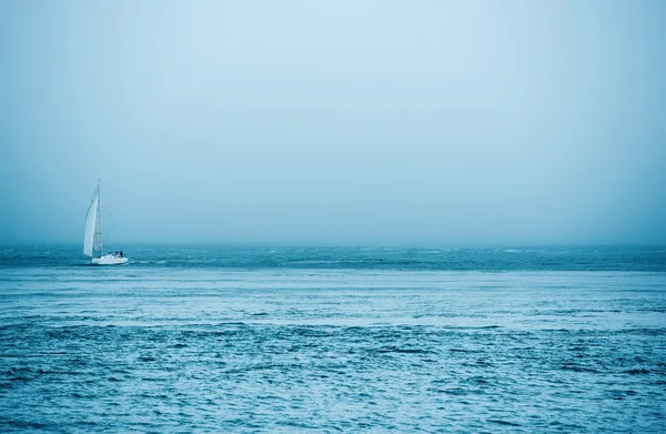 Jacht i morze — Zdjęcie stockowe