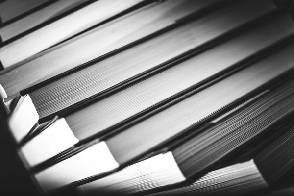 Libros en blanco y negro — Foto de Stock