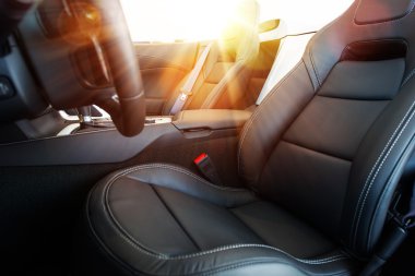 Cabrio araba sürücü