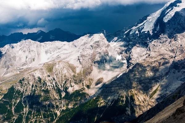 风景秀丽的意大利阿尔卑斯山 — 图库照片