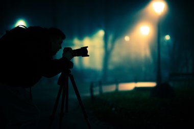Gece fotoğrafçı çekim