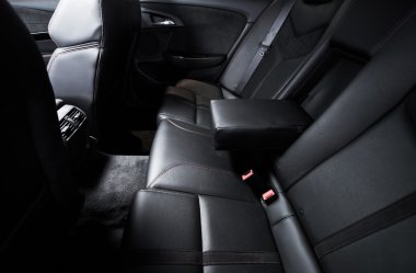 Arka koltukta araba seyahat