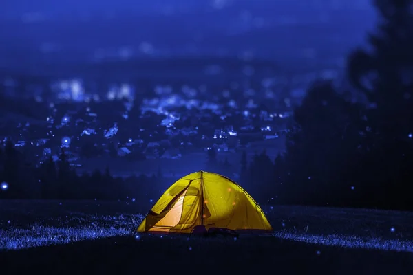 Camping près de la ville — Photo
