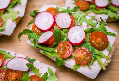 Rucola domates Jambonlu sandviç