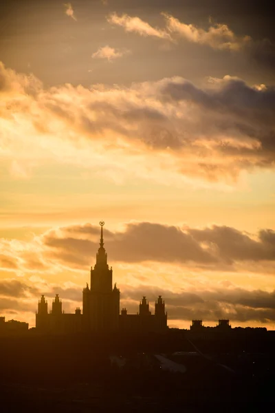 Sunset Moscow State University i vinter — Stockfoto