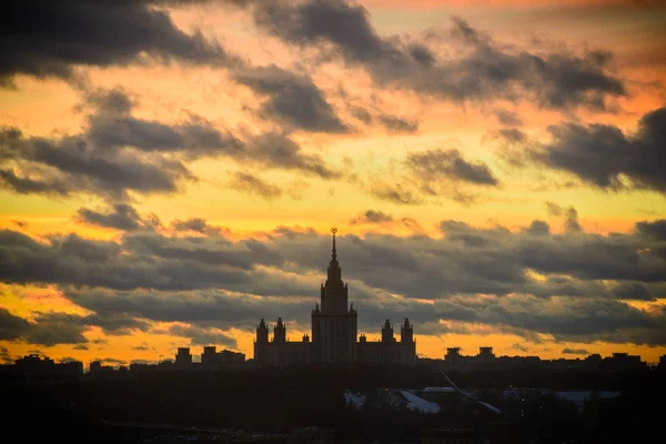 Sunset Moscow State University i vinter — Stockfoto