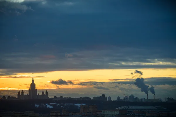 Sunset Moskevská státní univerzita v zimě — Stock fotografie