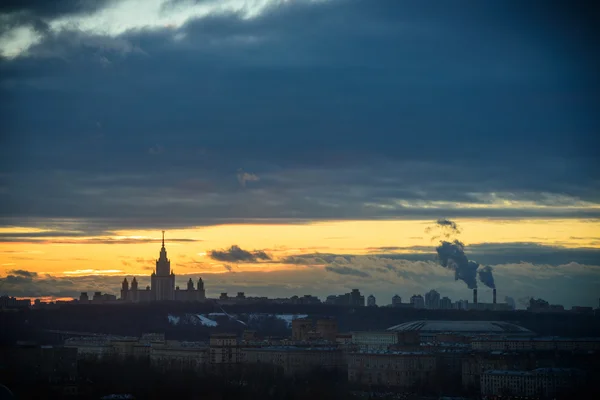 Sunset Moskevská státní univerzita v zimě — Stock fotografie