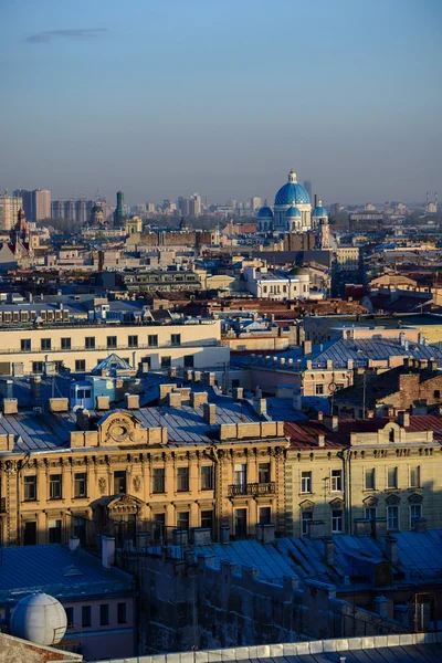 Udsigt fra Saint Isaac 's Cathedral Colonnade i St. Petersborg - Stock-foto