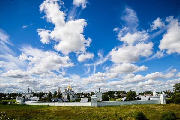 Biara Perantaraan (Pokrovsky biara) di kota kuno Suzdal — Stok Foto