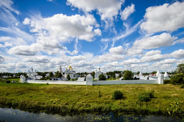 Convent of the Intercession (Pokrovsky monastery) in the ancient town of Suzdal — Stock Photo, Image