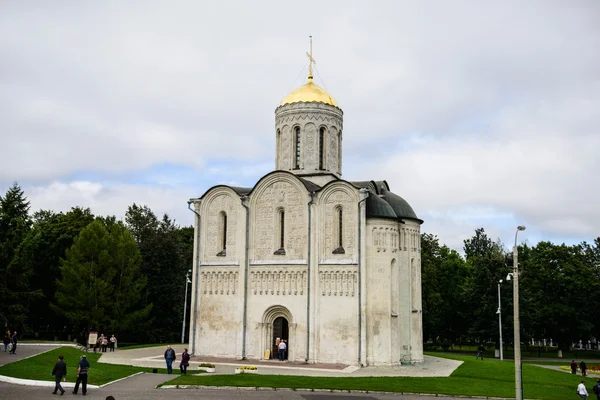 La Catedral de San Demetrio es una catedral en la antigua ciudad rusa de Vladimir —  Fotos de Stock