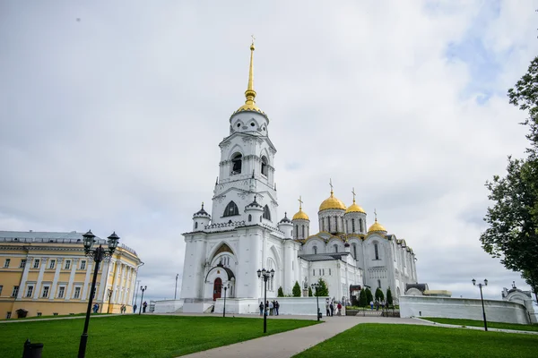 Catedral de la Dormición (Catedral de la Asunción) y campanario en Vladimir — Foto de Stock