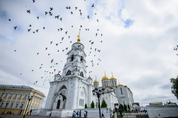 Mariä-Himmelfahrt-Kathedrale und Glockenturm in Wladimir — Stockfoto