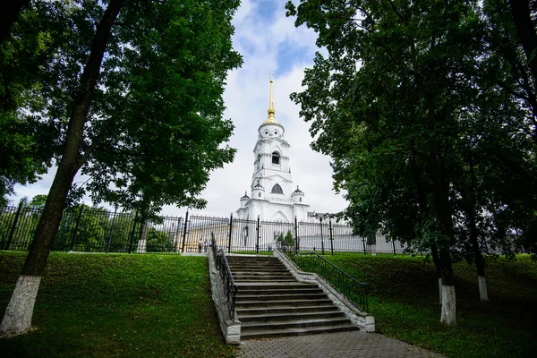 Dormition Cathedral (Assumption katedralen) och klocktornet i Vladimir — Stockfoto