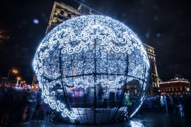Manezhnaya Meydanı Noel kurulumu ile