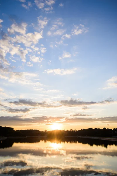 Jezero při západu slunce — Stock fotografie