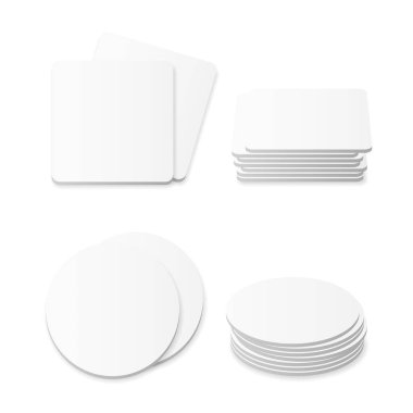 Beyaz arka planda izole edilmiş kare ve yuvarlak bira altlıkları. Damgalama şablonu.