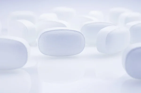 Weiße Medizin Antibiotika-Pillen. — Stockfoto
