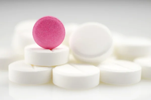 Medicina píldora rosa —  Fotos de Stock