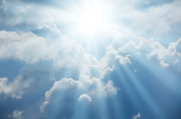 Bright Flash of Sun from behind the Clouds — Stock Photo, Image