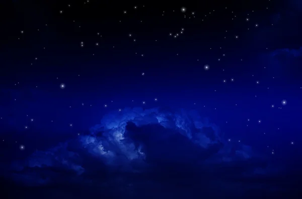 Yıldızlı ve bulutlu gece göğü