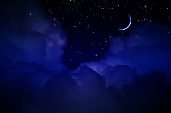 Céu noturno com estrelas e nuvens — Fotografia de Stock