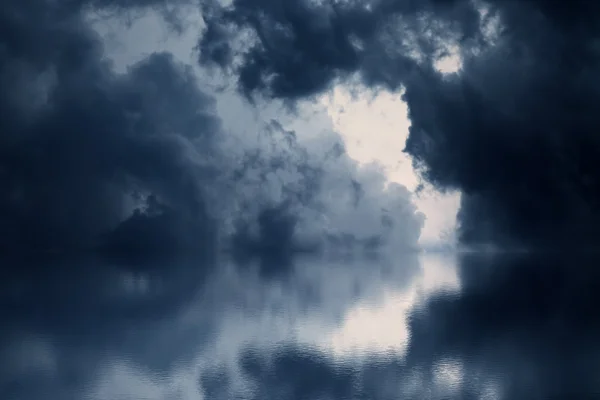 극적인 어두운 구름 — 스톡 사진