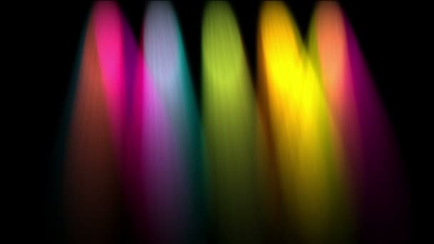 Разноцветные прожекторы на черном — стоковое видео