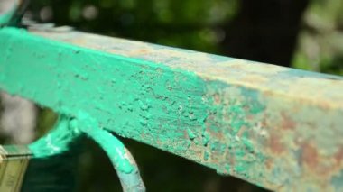 Bir el boya metal geçit