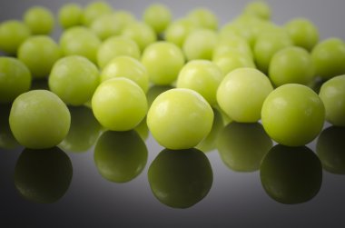 Sweet green dragees