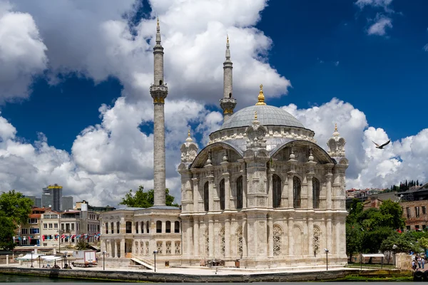 Мечеть Босфор, Стамбул, Туреччина — стокове фото