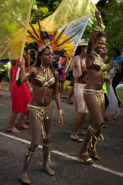 Victoria, Seychely - 26 dubna 2014: Brazilské tanečnice na Carnaval International de Victoria na Seychelách — Stock fotografie