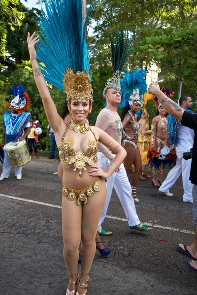 Victoria, Seychely - 26 dubna 2014: Brazilské tanečnice na Carnaval International de Victoria na Seychelách — Stock fotografie