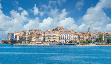 Yunanistan 'ın Korfu adasının başkenti Kerkyra ile manzara