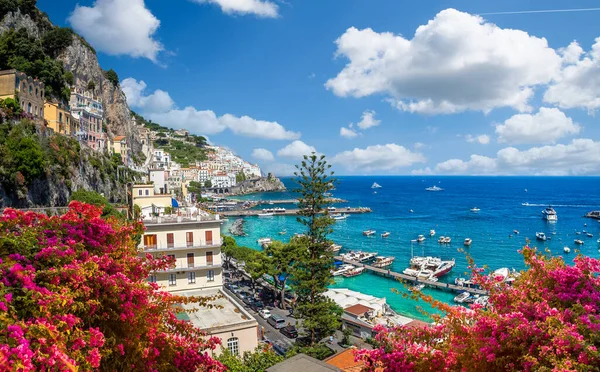 Krajobraz Amalfi Miasta Słynnym Wybrzeżu Amalfi Włochy — Zdjęcie stockowe