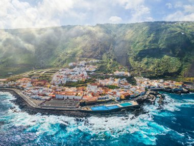 İspanya, Kanarya Adaları, Tenerife 'deki Garachico kasabasının hava manzarası