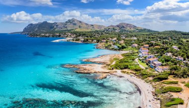 Alcudia 'nın Sant Pere plajı, Mallorca adası, İspanya