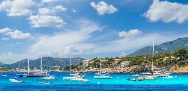 Cala Xinxell Iletas Mallorca Island スペインの海沿岸と小さな港の風景 — ストック写真