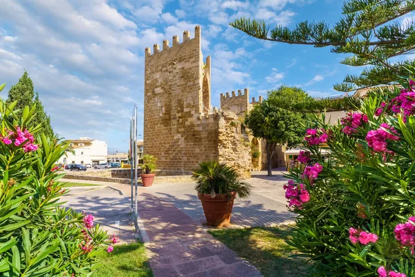 Landschap Met Historische Poort Alcudia Old Town Mallorca Eilanden Spanje — Stockfoto
