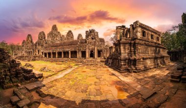 Angkor Thom 'daki Bayon tapınağındaki manzara, Siem Reap, Kamboçya