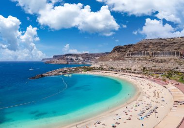 İspanya, Gran Canaria 'da Amadores plajlı hava manzarası