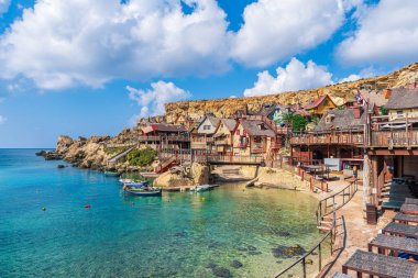 Anchor Bay ve Temel Reis Köyü, Malta