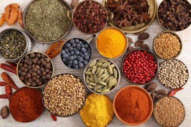 baharatlar ve otlar.